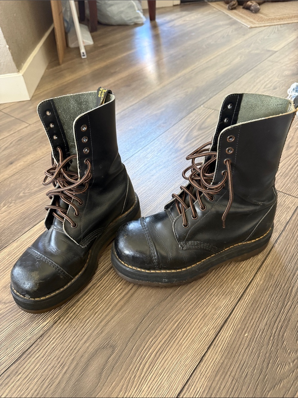 Dr. Martens Vintage Made n England 8-Eye Leather Boots Black Cap Toe Grunge Punk - Picture 2 of 10